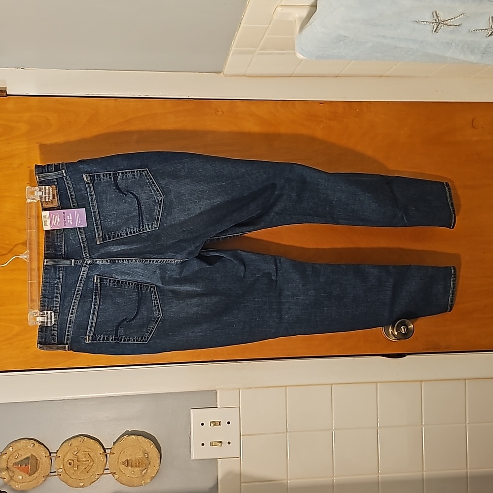 12S Signature Levi Strauss Mid Rise Super Skinny Jeans NWT - Picture 9 of 11